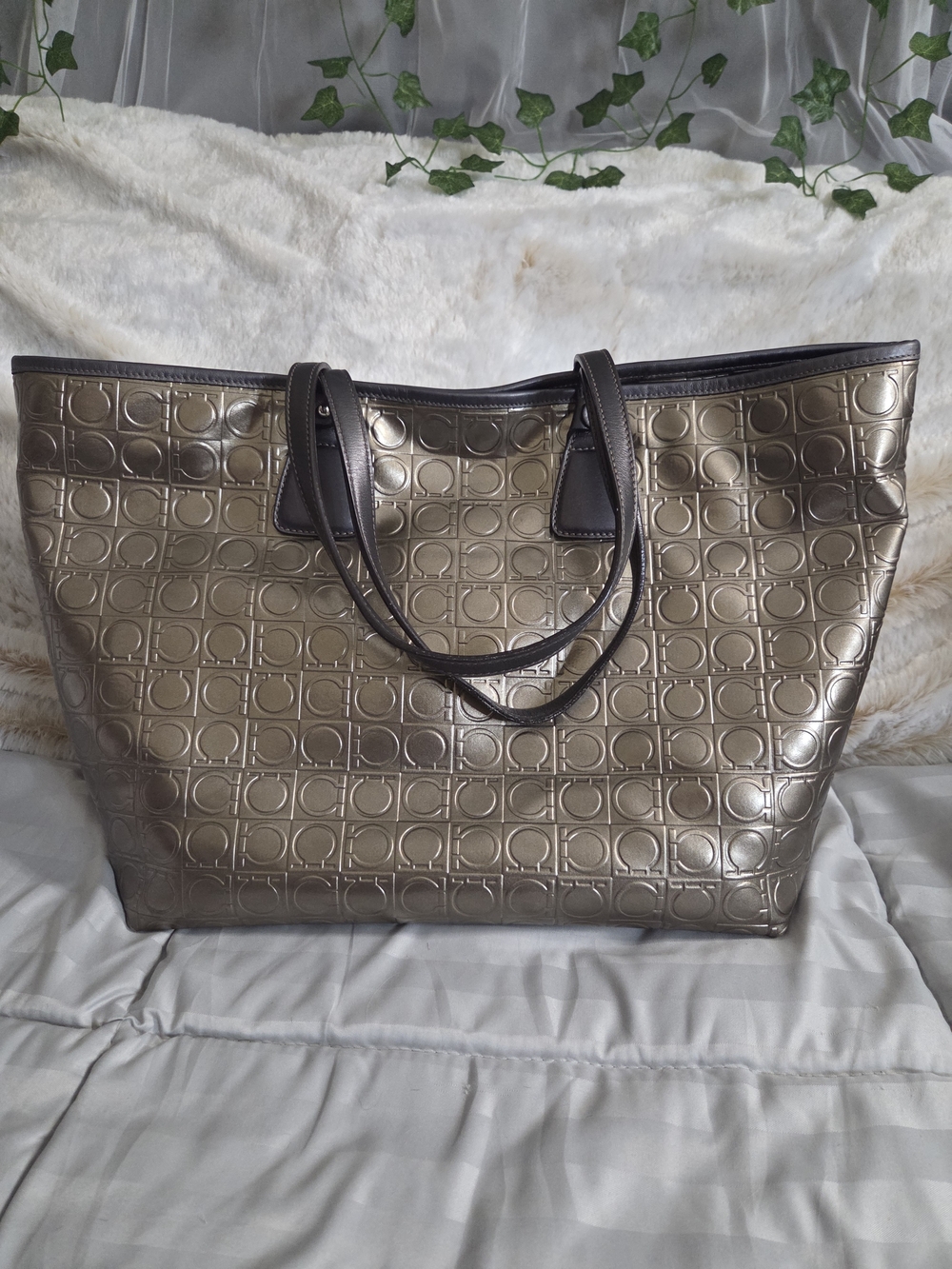 Salvatore Frrragamo Gancini Tote Bag - Picture 4 of 11